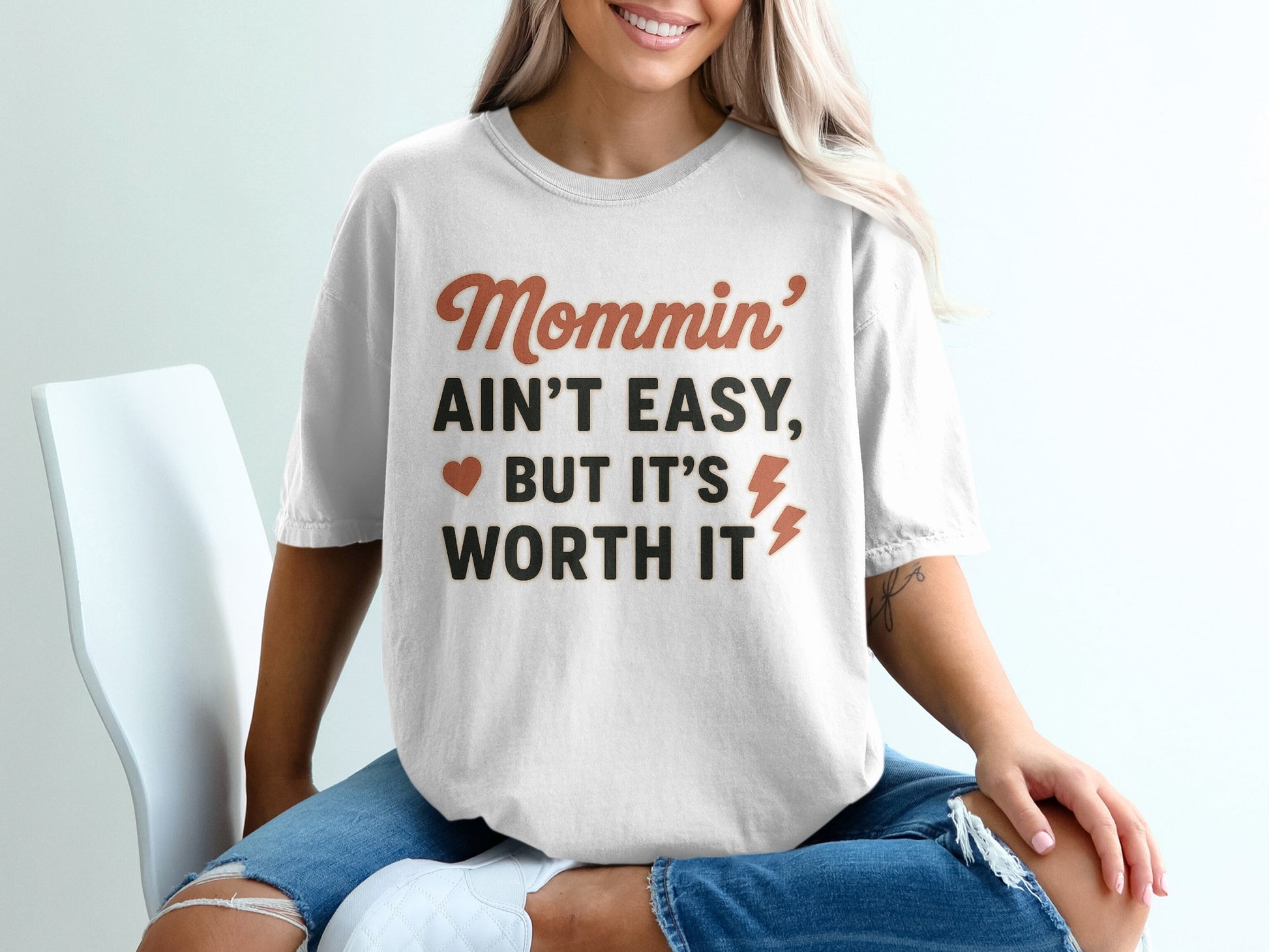 White- Mommin' Ain't Easy But It's Worth It Shirt