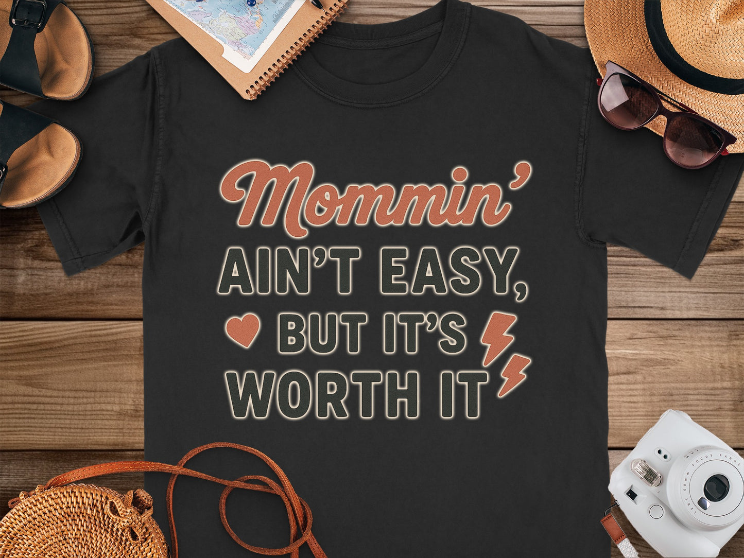 Black- Mommin' Ain't Easy But it's Worth it T-shirt